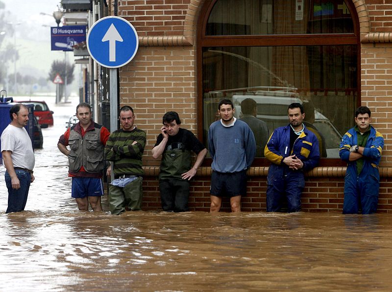 El Gobierno del Principado de Asturias ha elevado a situación 2 el Plan de Emergencias dada la situación de inundaciones generalizas en las zonas central y oriental de la región.