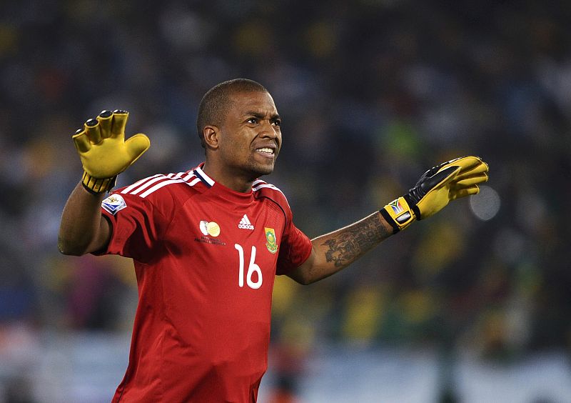 Khune se lamenta del gol recibido en la primera mitad.