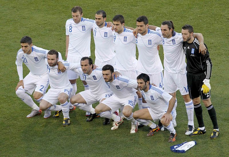 The Greece team poses during Grecia saltó al campo con tres novedades en su alineación respecto al primer partido contra Corea del Sur y parece que estos cambios han dado sus frutos porque ha conseguido ganar 2-1 a Nigeria.