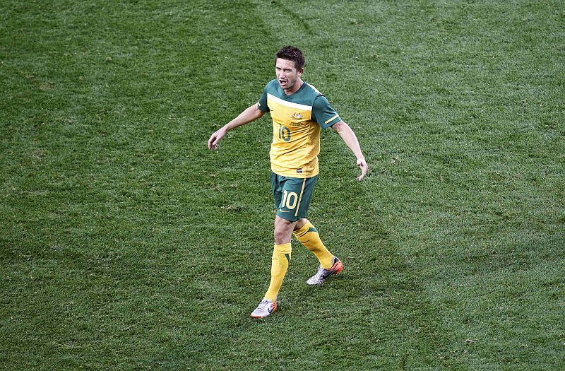 El gesto de Kewell lo decía todo, dejaba a su equipo con uno menos y se perderá el trascendental choque ante Serbia.
