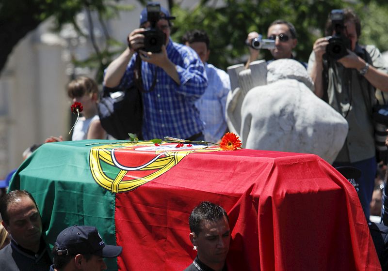 INTELECTUALES Y POLÍTICOS DE PORTUGAL Y ESPAÑA DESPIDEN A SARAMAGO