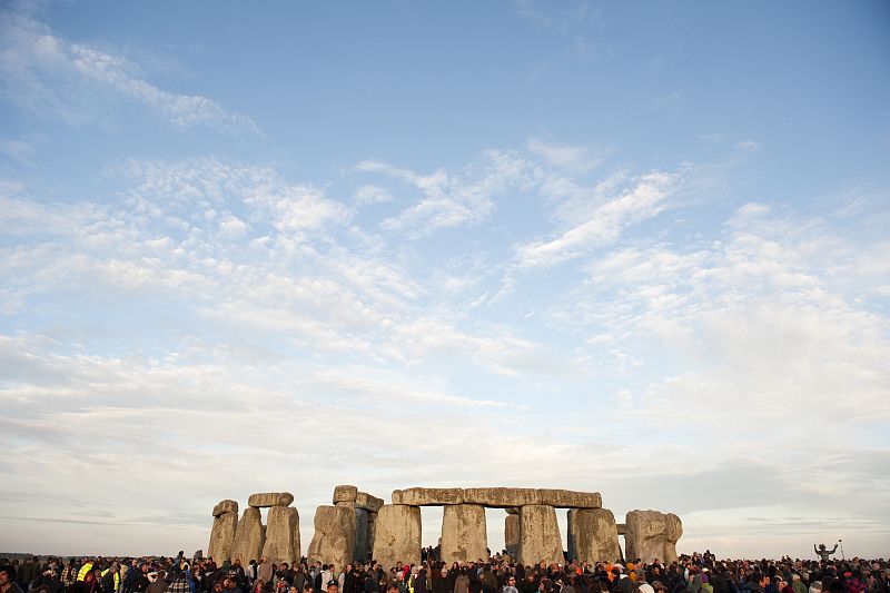 Vista de Stonehenge el día más largo del año que coincide con la llegada del verano