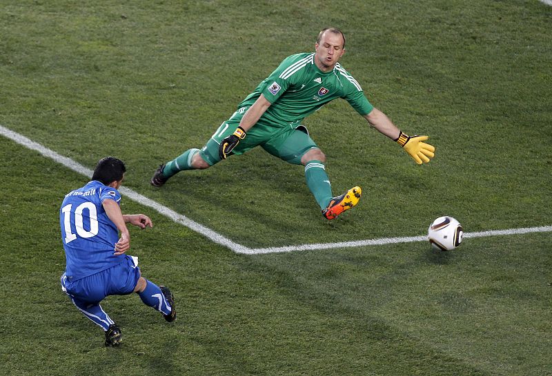 PARTIDO DE LA PRIMERA FASE DEL MUNDIAL DE SUDÁFRICA 2010 ENTRE ESLOVAQUIA E ITALIA