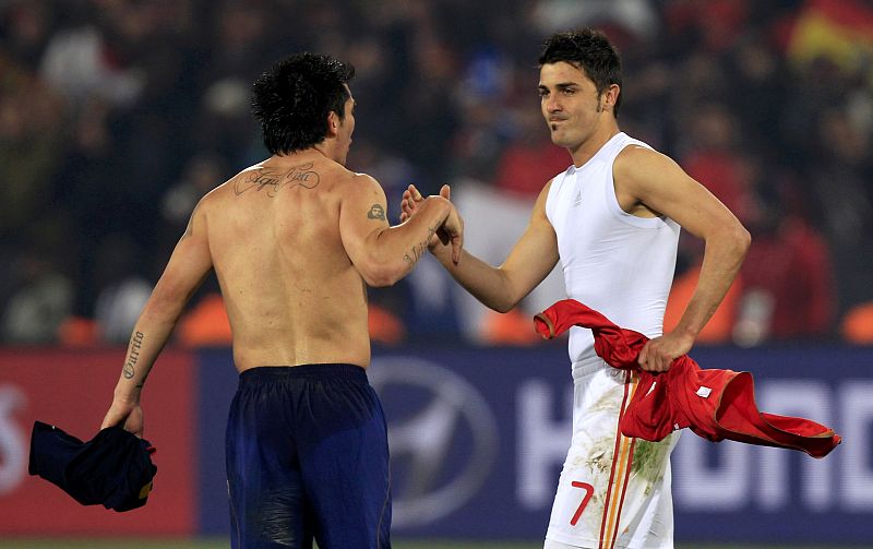 Chile's Medel shakes hands with Spain's Villa after their 2010 World Cup Group H match at Loftus Versfeld stadium in Pretoria