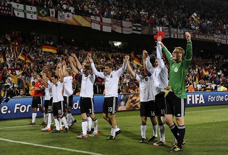 La selección alemana celebra la victoria sobre Inglaterra y su pase a cuartos.