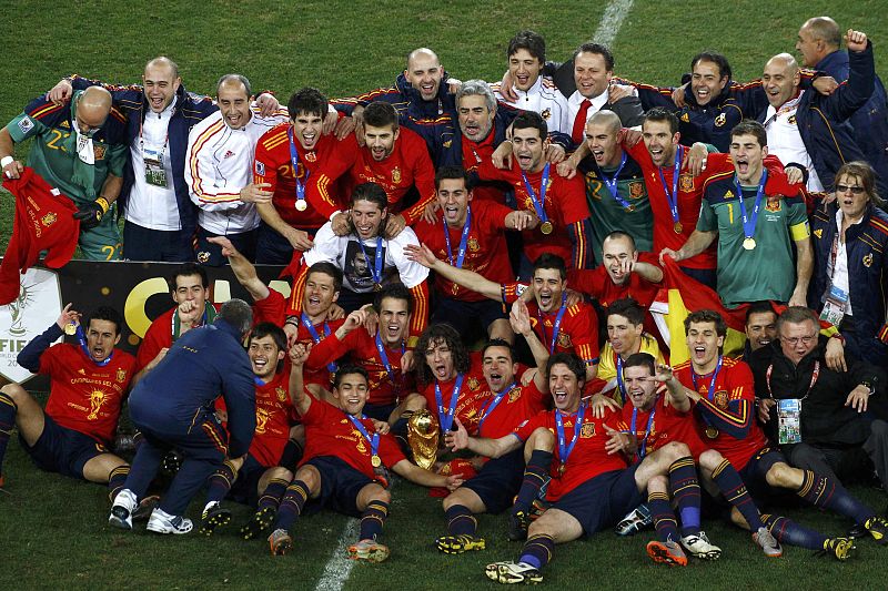 La selección en el centro del campo