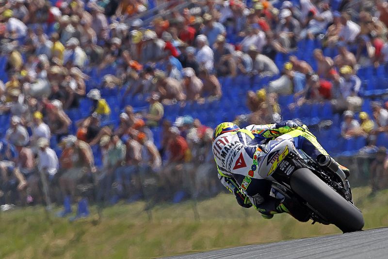 Valentino Rossi, ya en pista, ha llegado a marcar el tercer mejor tiempo de los primeros libres.