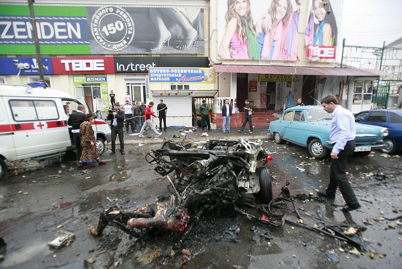 Los vecinos han ayudado a los heridos hasta con los carros del supermercado.