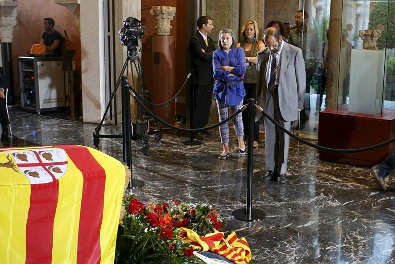 LA CAPILLA ARDIENTE DE JOSÉ A. LABORDETA SE ABRE AL PÚBLICO