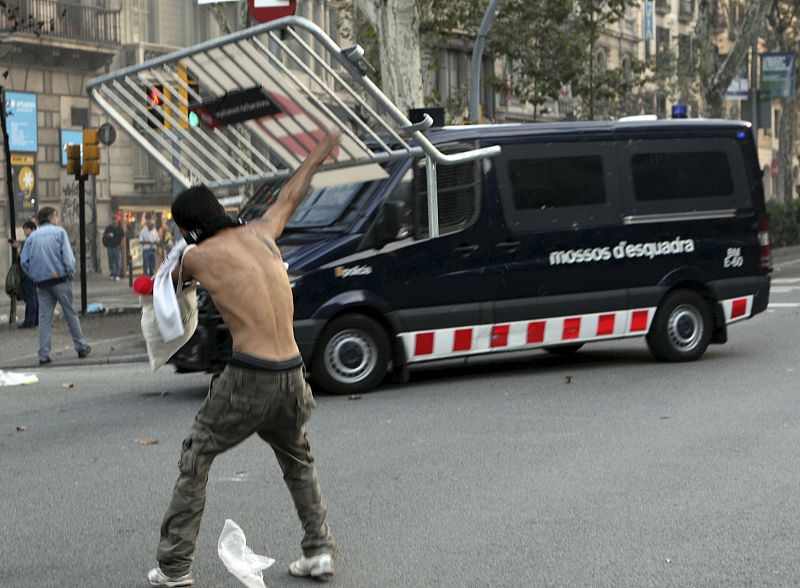 DISTURBIOS DURANTE LA HUELGA GENERAL EN BARCELONA