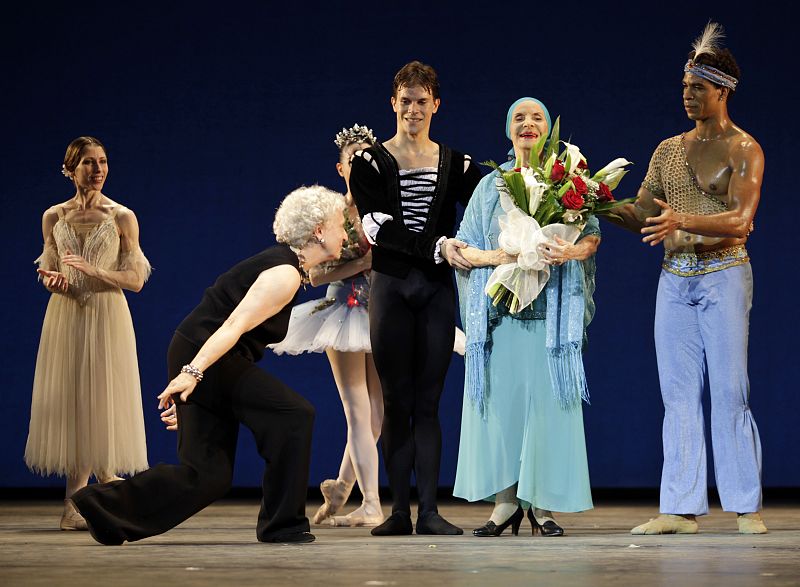 London's Royal Ballet Director Mason vows before Alonso, Cuba's prima ballerina assoluta, during presentation of Royal Ballet at Grand Theater of Havana in Havana