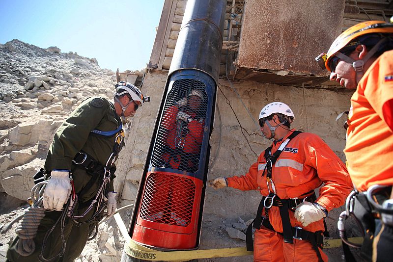 EL RESCATE DE LOS 33 MINEROS ATRAPADOS EN CHILE INICIO SU CUENTA REGRESIVA