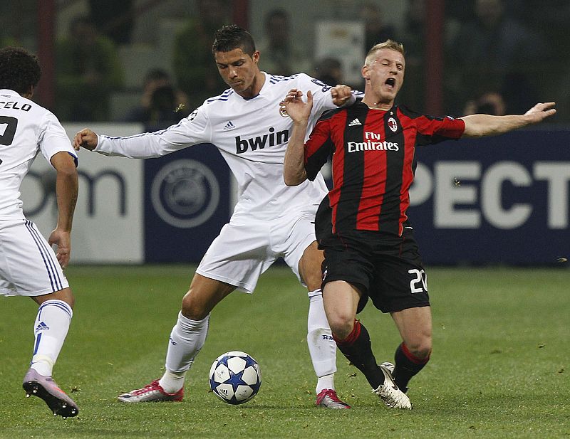 Ronaldo pelea con Abate en San Siro.