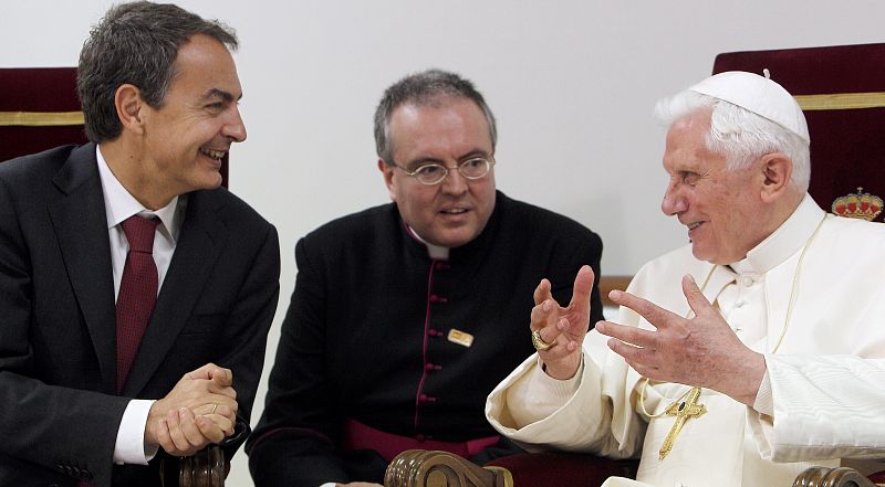 EL PAPA SE REÚNE CON ZAPATERO AL TÉRMINO DE SU VISITA APOSTÓLICA A ESPAÑA