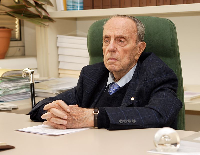 El senador Fraga, en su despacho