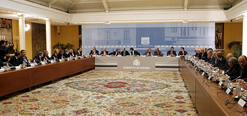 ZAPATERO SE REUNE CON PRINCIPALES EMPRESARIOS ESPAÑOLES