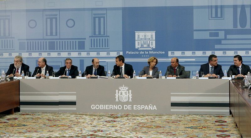 ZAPATERO SE REUNE CON PRINCIPALES EMPRESARIOS ESPAÑOLES