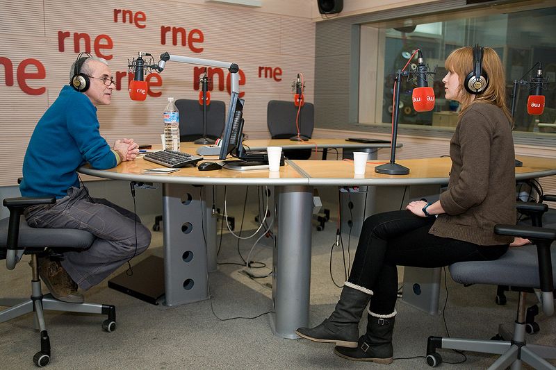 Santiago Alcanda, presentador de 'Como lo Oyes', de Radio 3 también dedicó su programa a las víctimas del terremoto de Haití