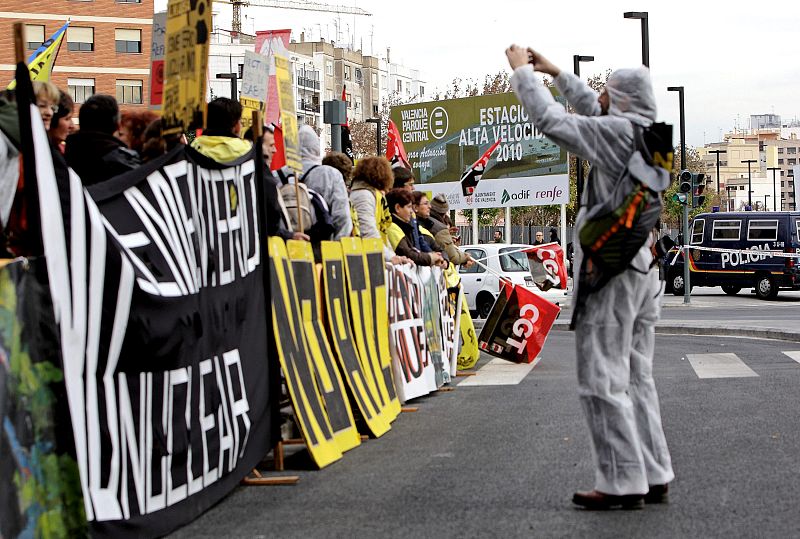 PROTESTAS DURANTE LA INAUGURACIÓN DEL AVE MADRID-VALENCIA
