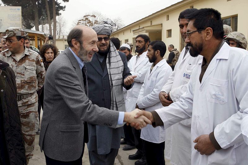 PÉREZ RUBALCABA EN AFGANISTÁN PARA VISITAR A LAS TROPAS ESPAÑOLAS