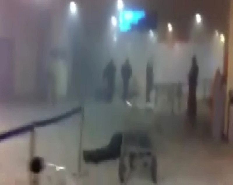 La terminal se ha cubierto de humo