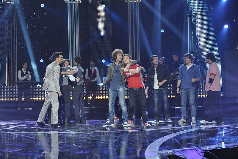 Daniel Diges felicita al grupo Da Igual