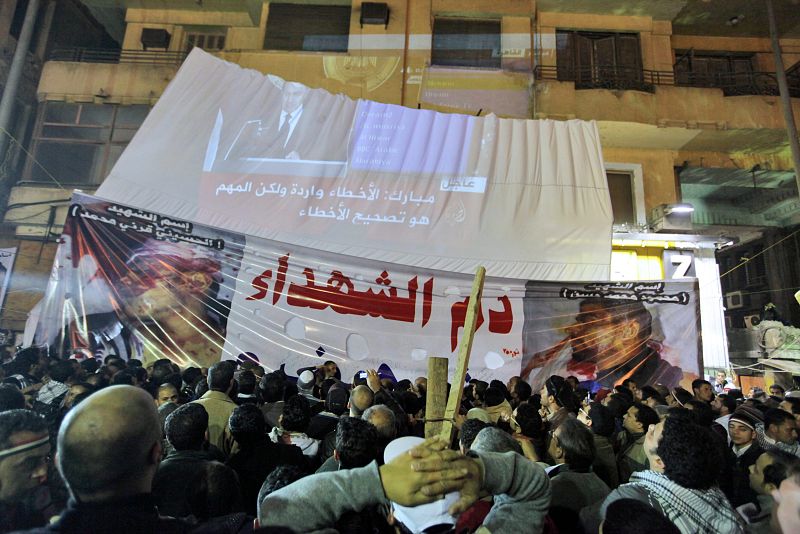 MUBARAK ANUNCIA QUE