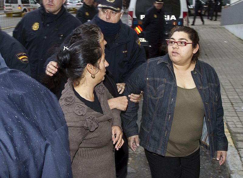 Irene Suarez, madre Mari Luz, a su llegada a la Audiencia Provincial.