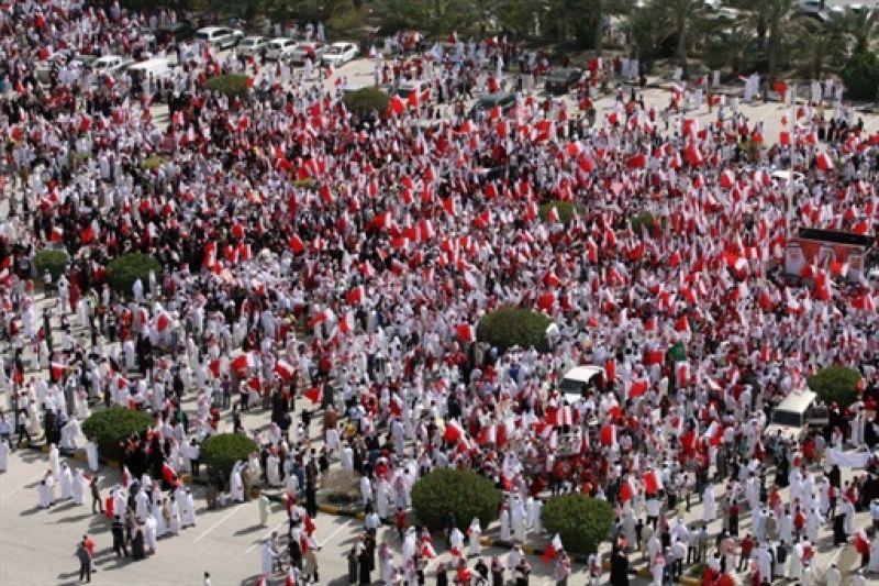 Manifestación pro gubernamental cerca de la mezquita de Al Fateh, después del rezo del viernes