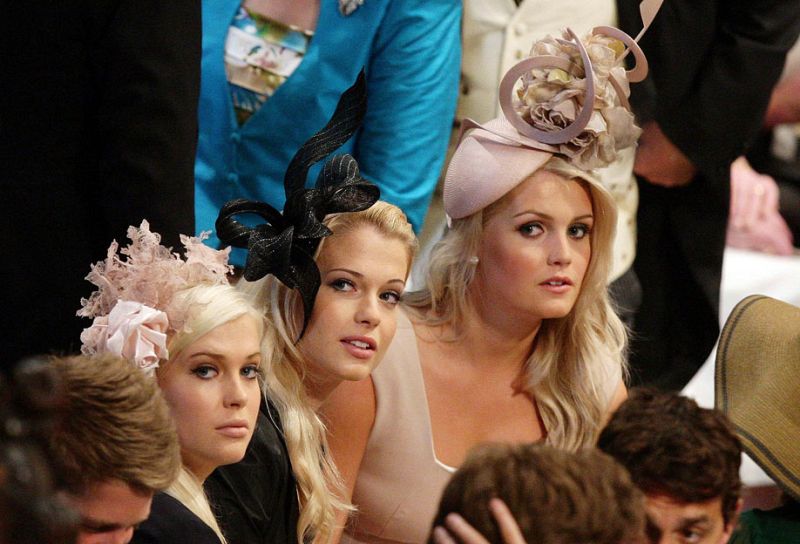 La gran ausente de la boda entre el príncipe Guillermo y Catalina ha sido Diana de Gales. Al enlace ha acudido su hermano Earl Spencer acompañado por su hijas Amelia, Eliza y Kitty.