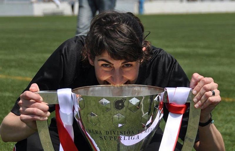 El Rayo Vallecano femenino ha conseguido el título de la Superliga 2010-2011.