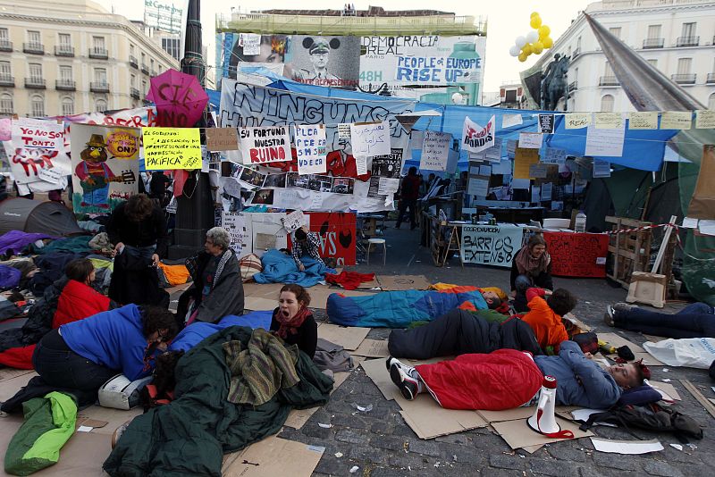 Demonstrators camp out in Madrid's Puerta del Sol during seventh day of protests
