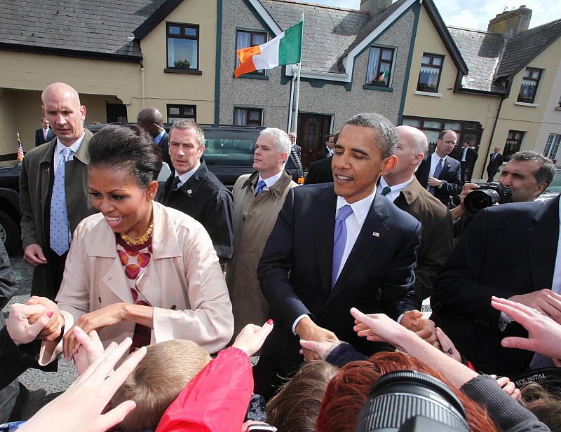 Obama y su mujer, a su llegada a Moneygall