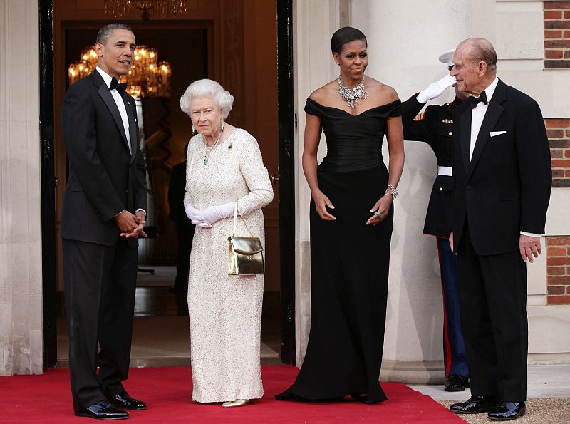 El presidente de EE.UU., Barack Obama, ha ofrecido una cena de gala en honor de la reina Isabel II en deferencia al banquete que le ofreció la monarca al presidente.