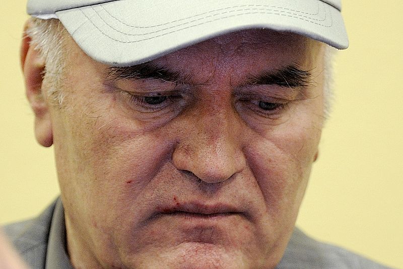 Former Bosnian Serb commander Ratko Mladic appears in court in the Hague