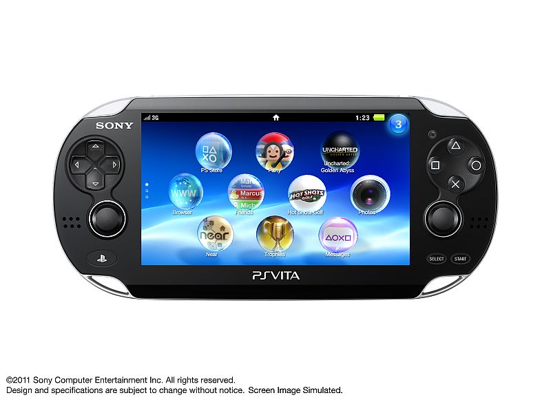 La nueva PS Vita tiene una pantalla de cinco pulgadas y multitáctil que ocupa casi toda la parte frontal. Además, incorpora un potente procesador ARM Cortex de cuatro núcleos, cámara frontal y trasera, acelerómetro y giroscopio