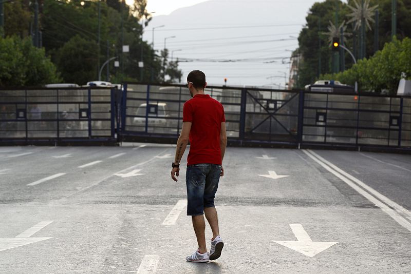 La Policía griega ha colocado barreras para evitar que los manifestantes lleguen a las puertas del Parlamento