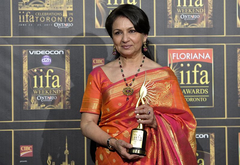 Bollywood actress Sharmila Tagore holds her Outstanding Achievement Award during the International Indian Film Academy (IIFA) show in Toronto