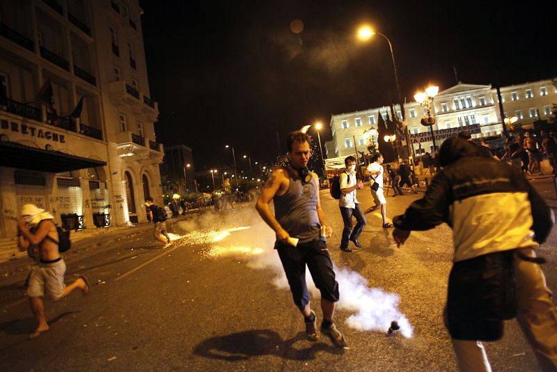 Los manifestantes han protagonizado disturbios importantes por la noche