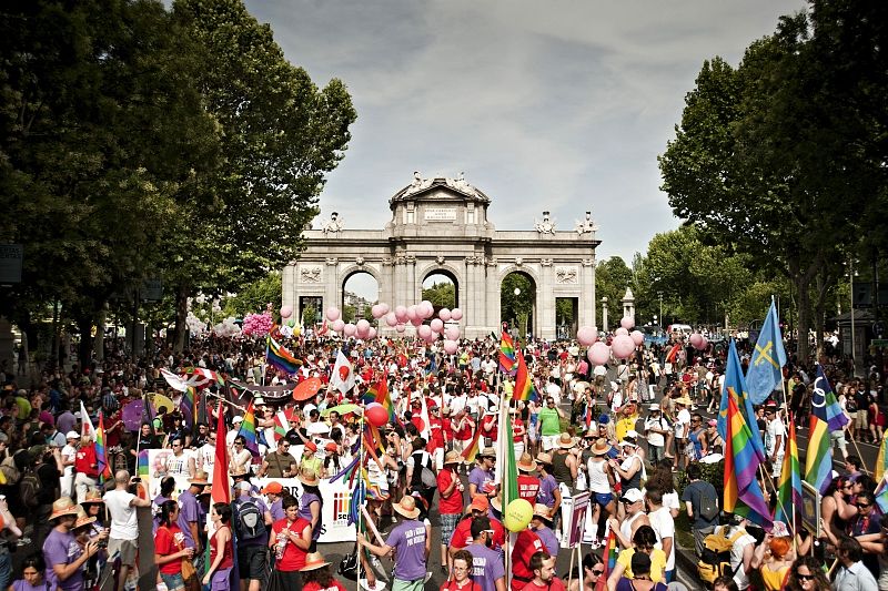 MILES DE PERSONAS Y 35 CARROZAS COLAPSARÁN MADRID EN LA MARCHA DEL ORGULLO