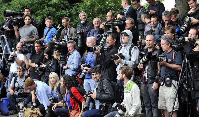 Periodistas en el funeral de Amy Winehouse