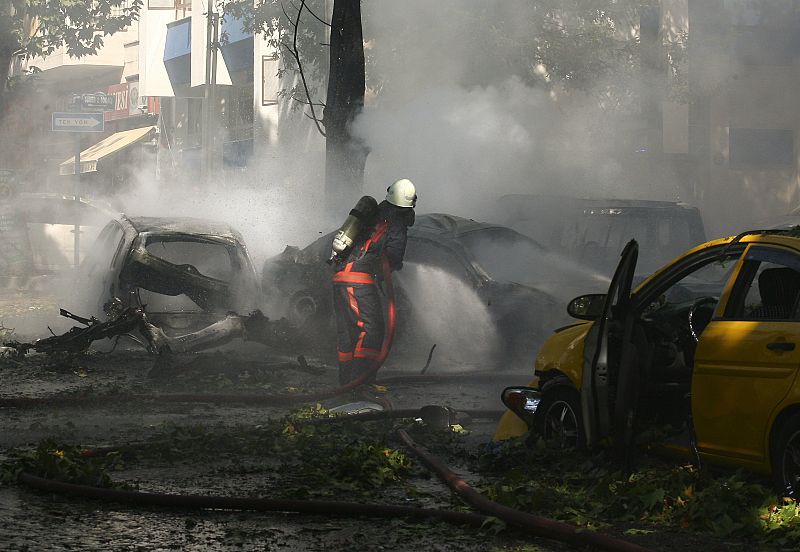 Los bomberos sofocan el incendio