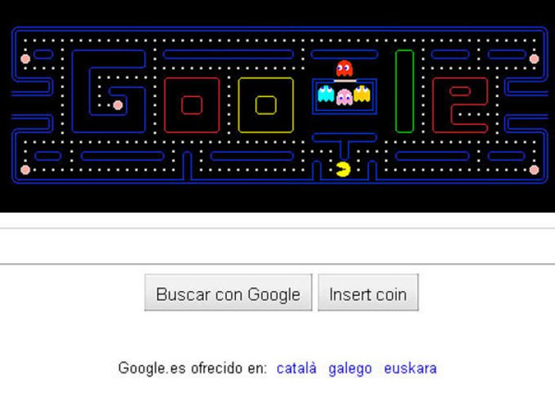 Para celebrar el 30 cumpleaños de Pac-Man, el popular videojuego de comecocos, Google creó el primer 'doodle' interactivo con el que permitía jugar a los usuarios, que se lanzó en mayo de 2010.