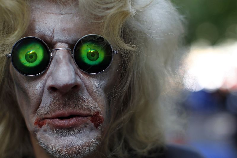 Los "zombies" han empleado toda clase de atuendos para su disfraz