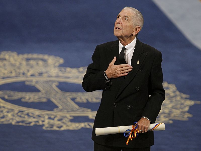 El escritor y cantante canadiense Leonard Cohen, tras recoger el Premio Prí