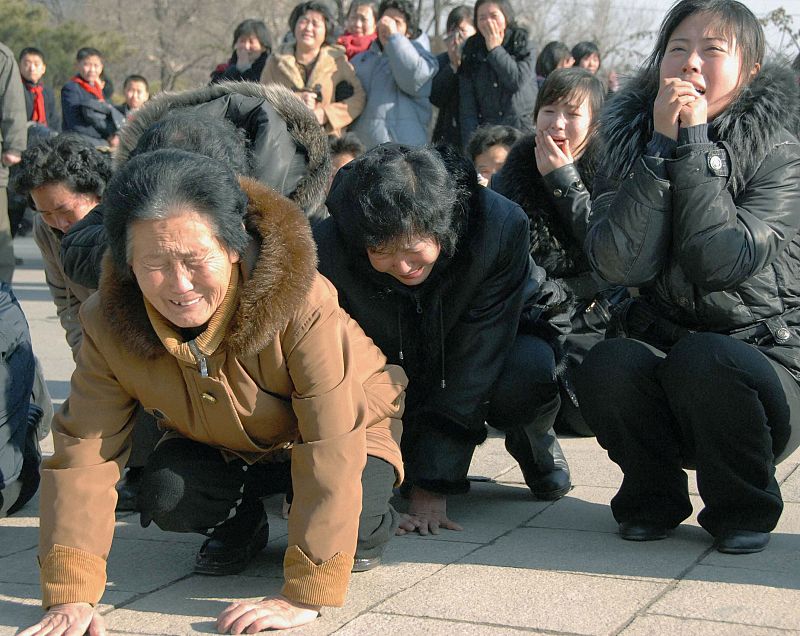 Una multitud espontánea se ha echado a las calles de Pyongyang para llorar la muerte del líder de Corea del Norte.
