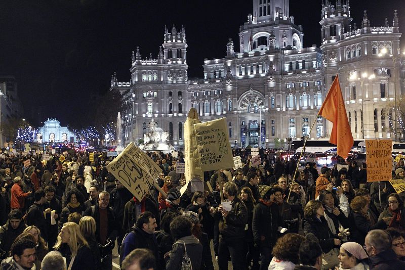 Miembros del movimiento social 15-M han celebrado la llamada "Cabalgata Social"