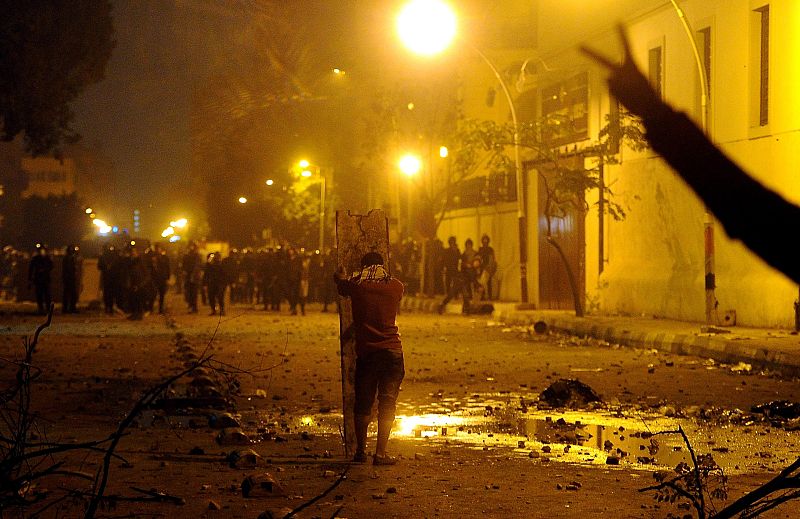 ENFRENTAMIENTOS EN EL CAIRO DESPUÉS DE DISTURBIOS EN PARTIDO DE FÚTBOL