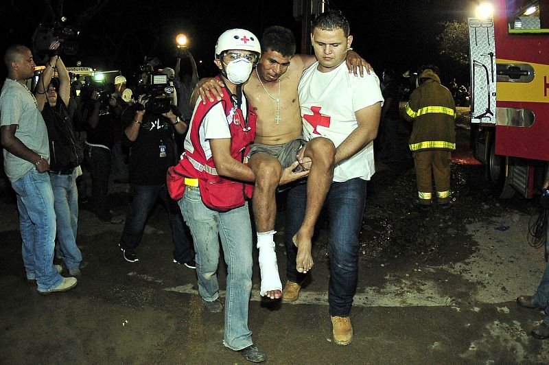 Los equipos de emergencias han evacuado a los presos heridos