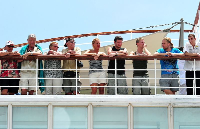 Los pasajeros del Costa Allegra han pasado tres días a oscuras porque un incendio dejó la nave sin sistema eléctrico